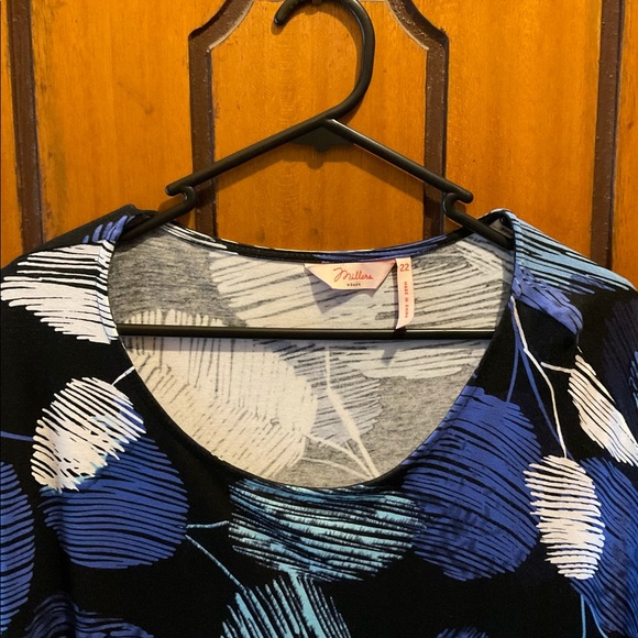 Miller’s 3/4 sleeve with scoop neck size 22 $10 💙 - Picture 3 of 8